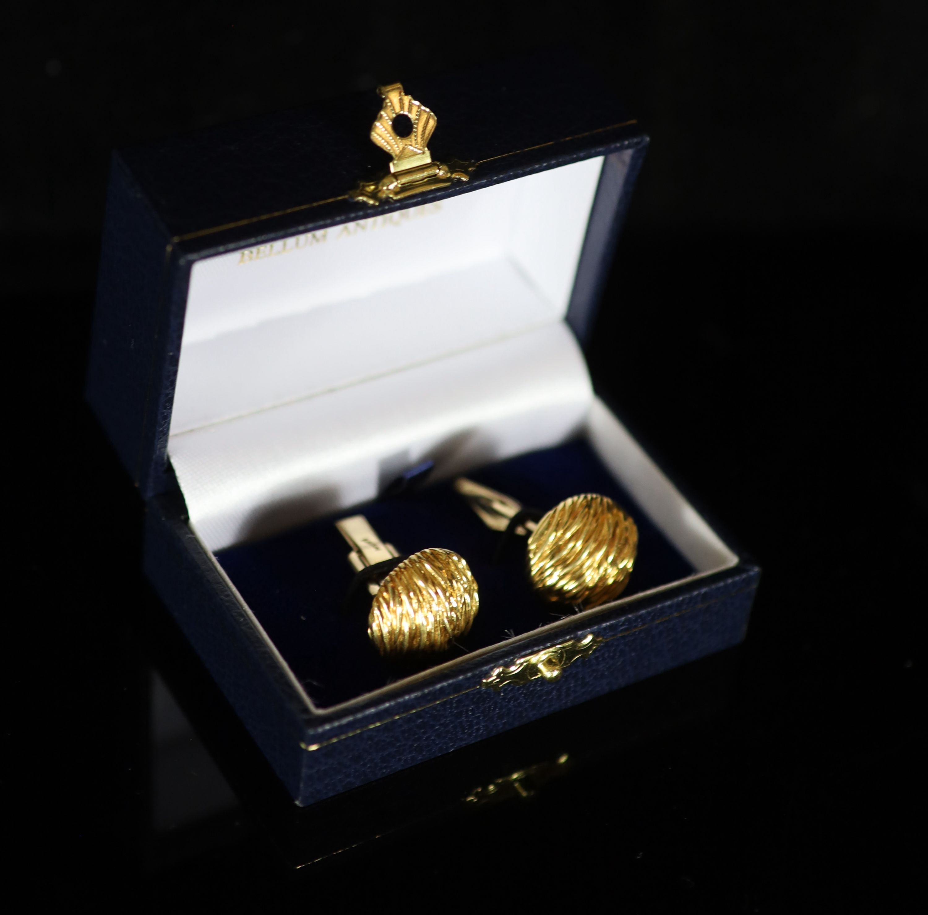 A modern pair of Kutchinsky 18ct gold cufflinks